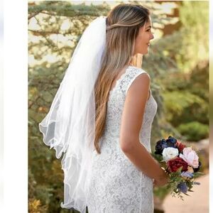🆕 Elegant Two-Tier Curly Edge White Veil